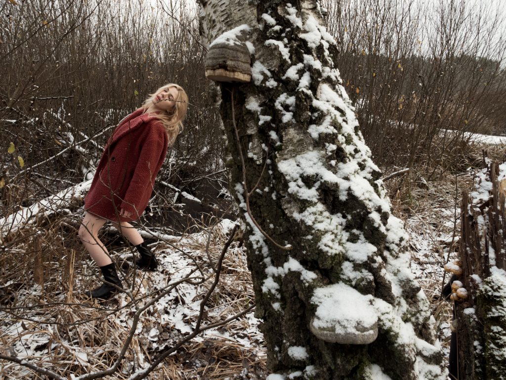 sesja kobieca w lesie fotograf Natalia Rakowska