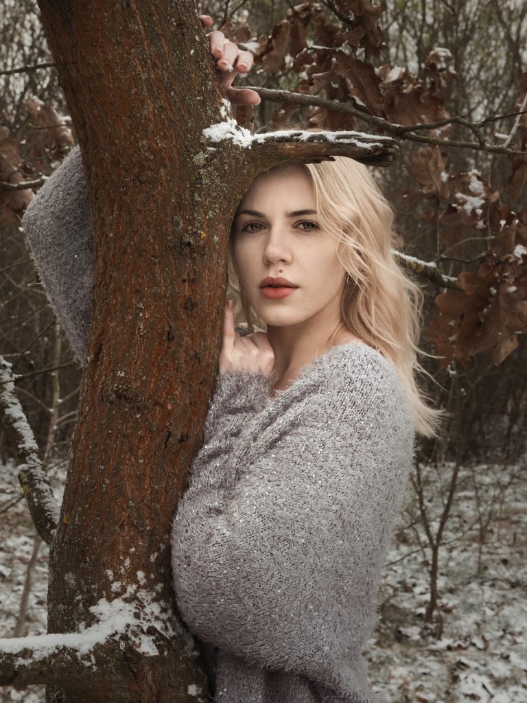 sesja kobieca w lesie fotograf Natalia Rakowska